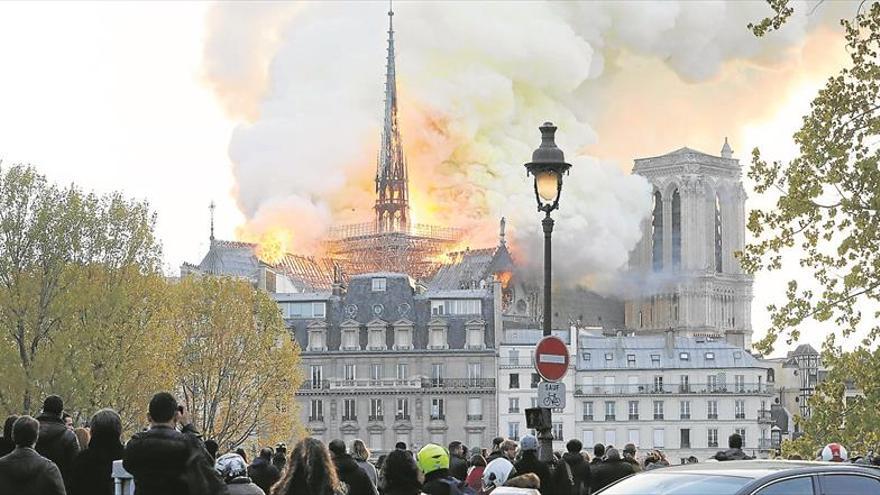 Las llamas devoraron la Catedral de Notre Dame