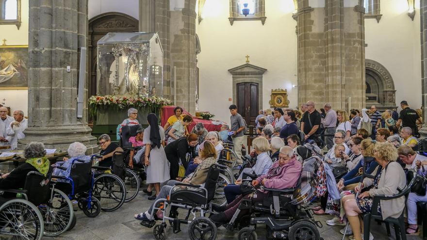 Bajada de la Virgen del Pino: «Salud y fuerza» para las personas mayores y con discapacidad