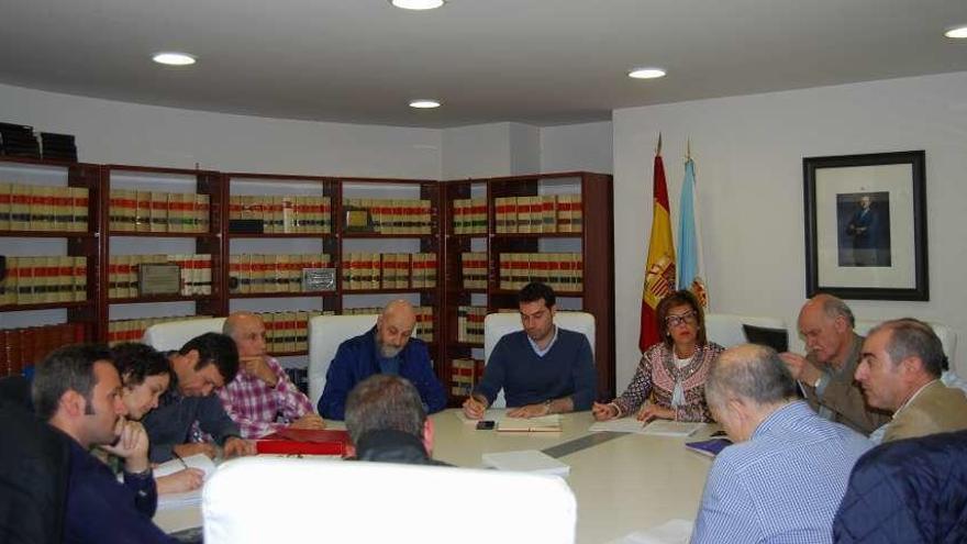 Reunión mantenida ayer por la delegada territorial con el Comité Técnico Asesor. // FdV