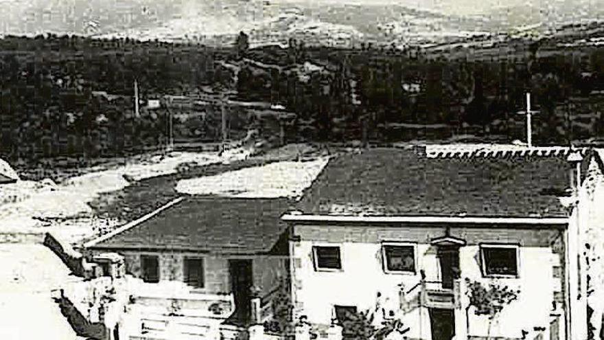 Vivienda situada en la orilla del histórico viaducto de El Puente.