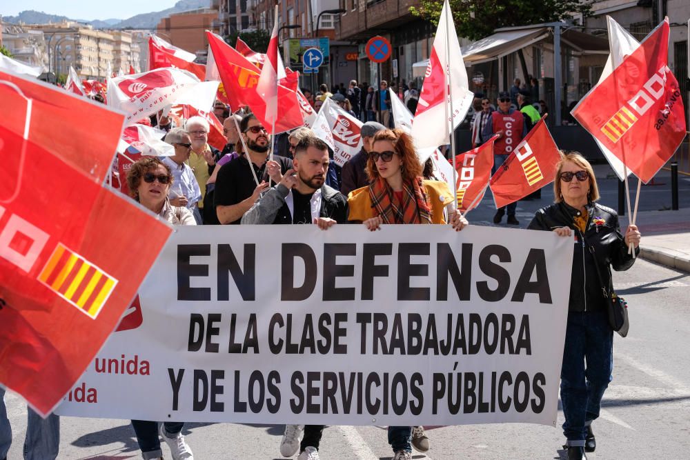 La manifestación del Día del Trabajador reúne a 18 colectivos y partidos del Medio Vinalopó