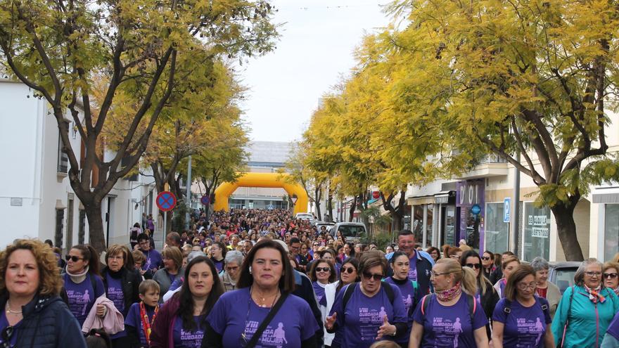 Un millar de personas participan en la Quedada de la Mujer de Baena