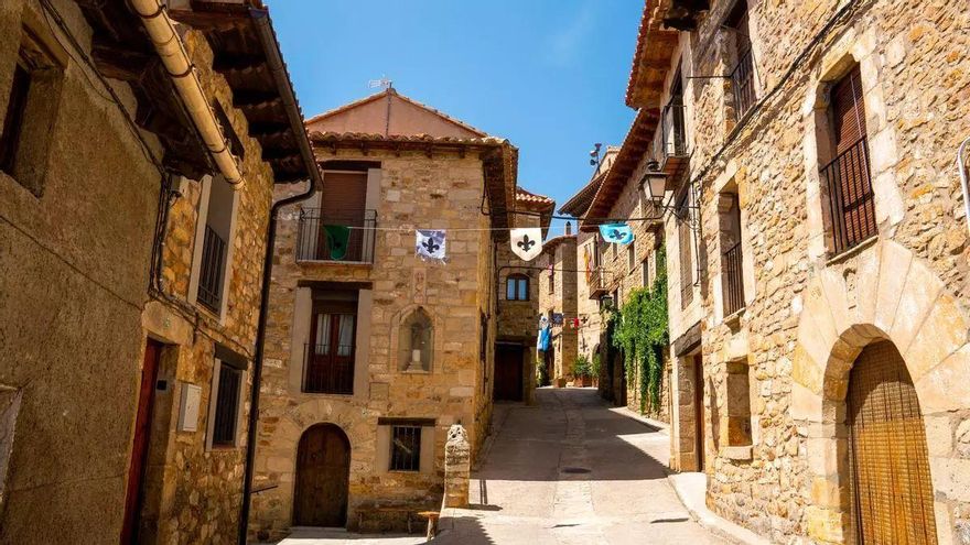 El pueblo medieval más bonito de Teruel tiene el mejor restaurante de la provincia, un increíble castillo y solo 141 habitantes