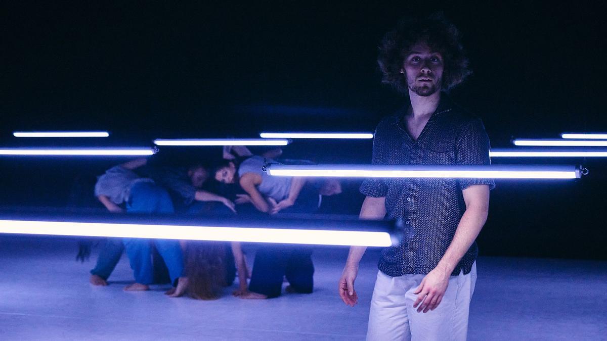 Criatures fabuloses i dansa acrobàtica per celebrar l’extraordinari en nosaltres.