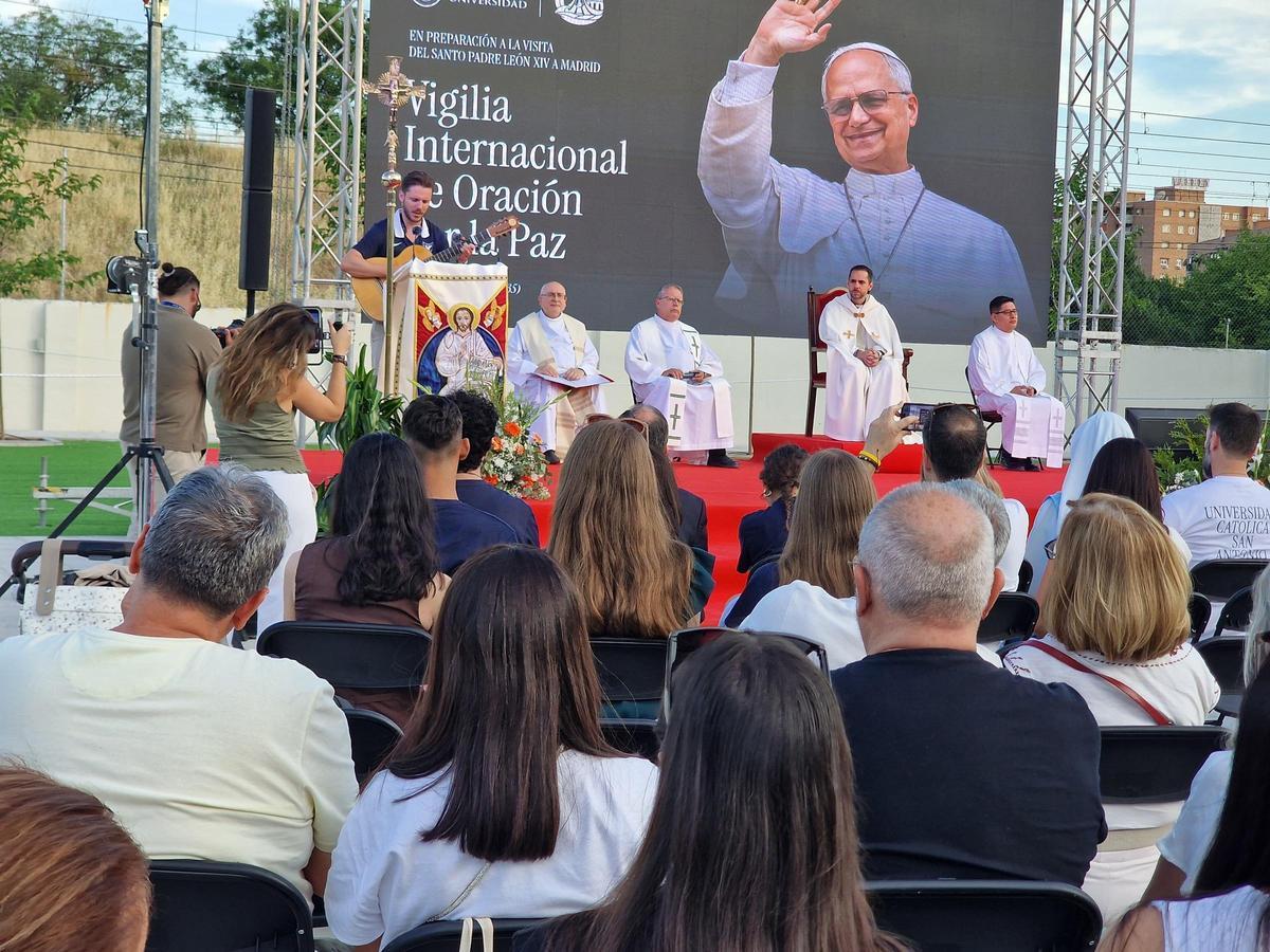 Vigilia de oración en la UCAM de Torrejón.