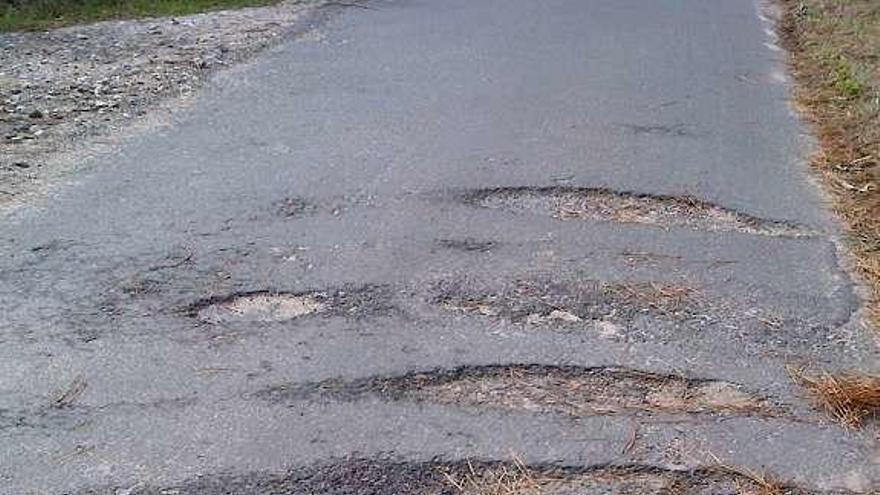 El PSOE denuncia el estado de abandono del asfaltado en los viales del rural