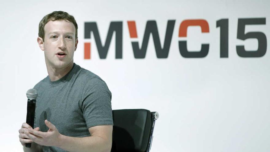 Mark Zuckerberg, ayer en Barcelona durante la conferencia que ofreció en el MWC 2015.