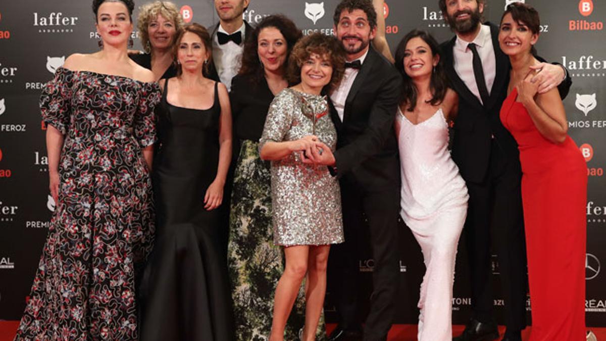 El reparto de 'Arde Madrid' en la gala de los Premios Feroz 2019