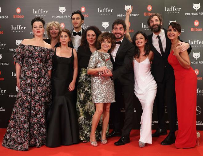 El reparto de 'Arde Madrid' en la gala de los Premios Feroz 2019