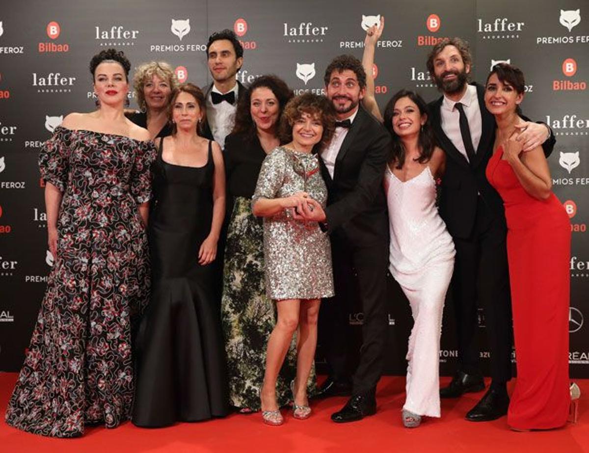 El reparto de 'Arde Madrid' en la gala de los Premios Feroz 2019