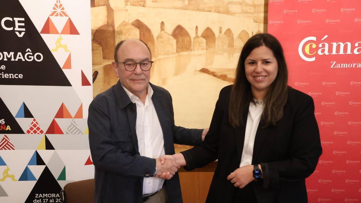 Firma del convenio de colaboración entre la Cámara de Comercio de Zamora y EILZA, en el marco de la Illa Edición de la Feria Fromago 2026.