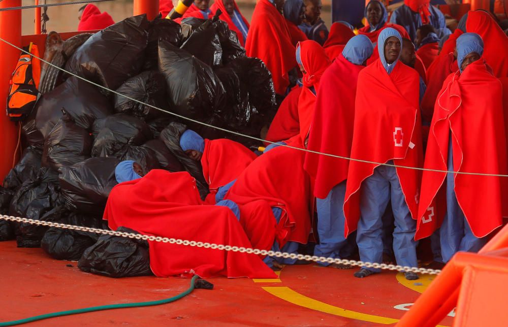 Llegan al puerto de Málaga 239 personas rescatadas de cuatro pateras