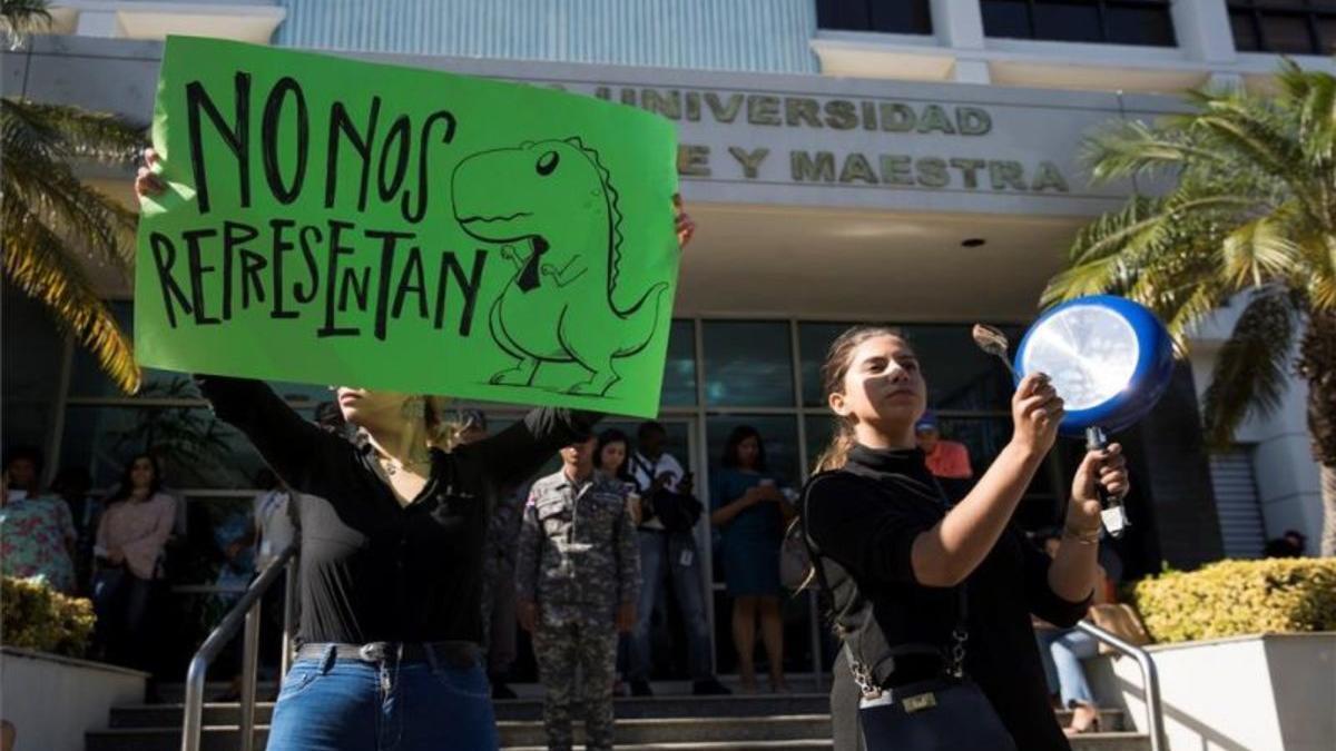 republica-dominicana-protestas-universidad