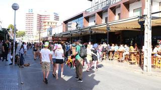 Leve descenso de los turistas alemanes esta temporada en la Playa de Palma