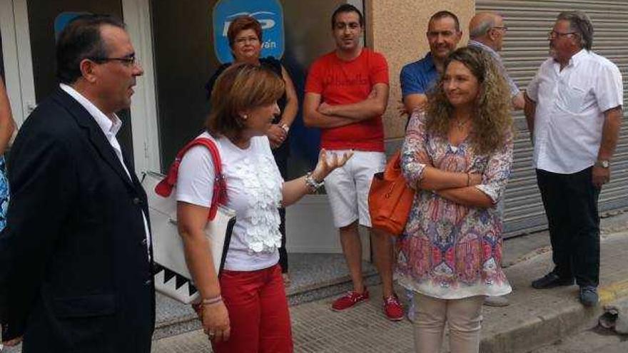 Ferrando dice tras reunirse con Bonig que le devolverán el cargo si no «hace ruido» y el PP lo niega