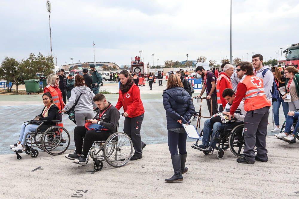 [SIN TITULO] La Generalitat realiza un gran despliegue de recursos, incluido un simulacro de una situación de pillajes en comercios tras un terremoto, helicóptero, bomberos o la intervención de la UME