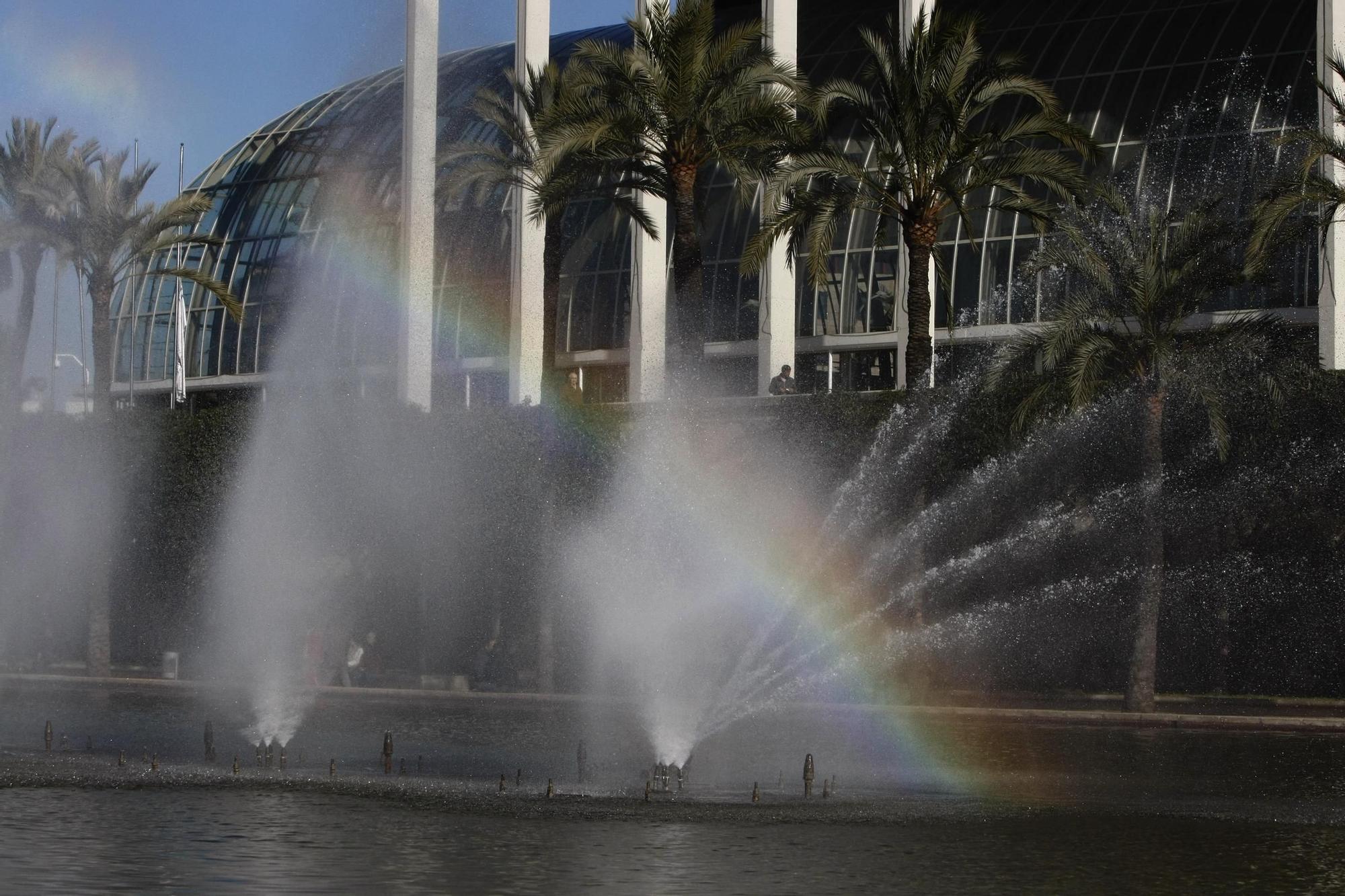 Las fuentes frente al Palau de la Música, en el tramo del Jardín del Túria diseñada por Ricardo Bofill.