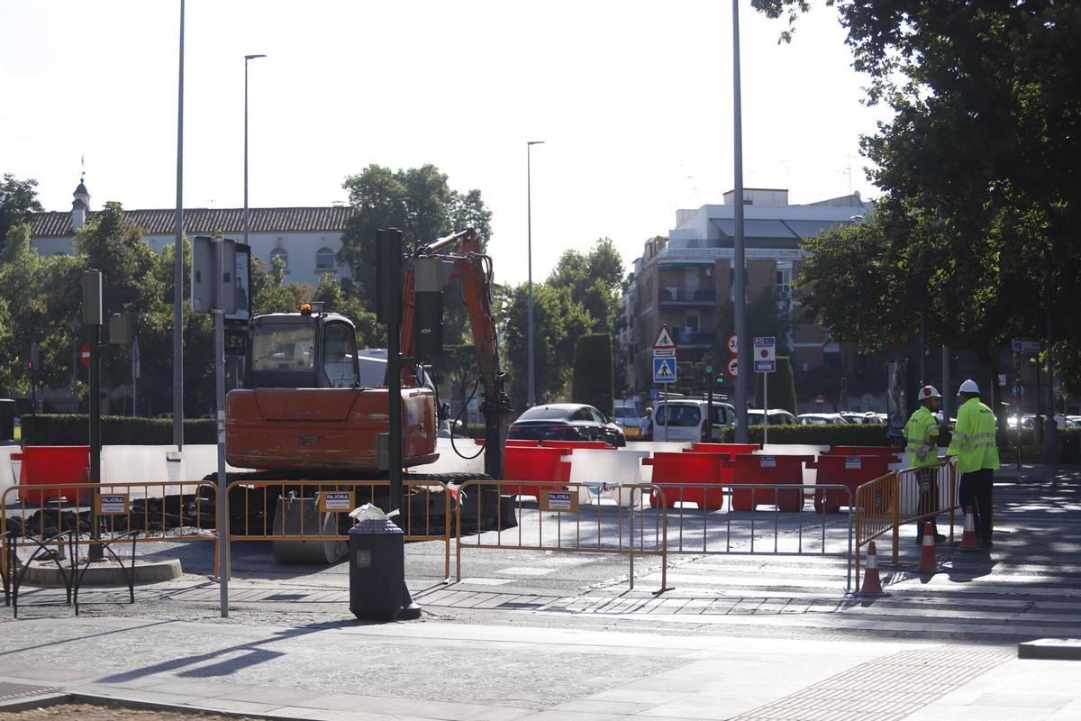 Obras en la avenida de Vallellano a la altura del desvío hacia la avenida del Aeropuerto en Córdoba.