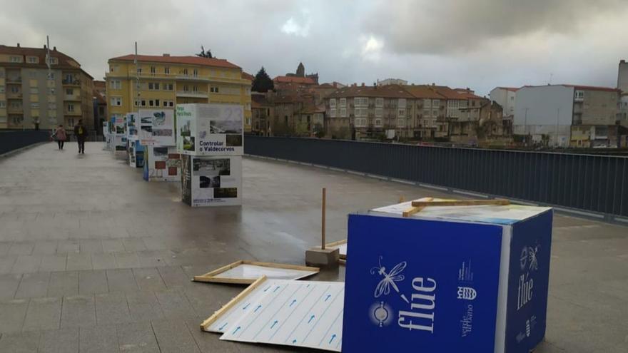 La muestra de Pontevedra Flúe, tras uno de los ataques sufridos este fin de semana. |   // FDV