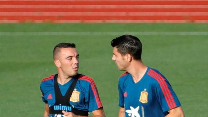 Luis Enrique llama a Aspas por Diego Costa en el inicio de la concentración