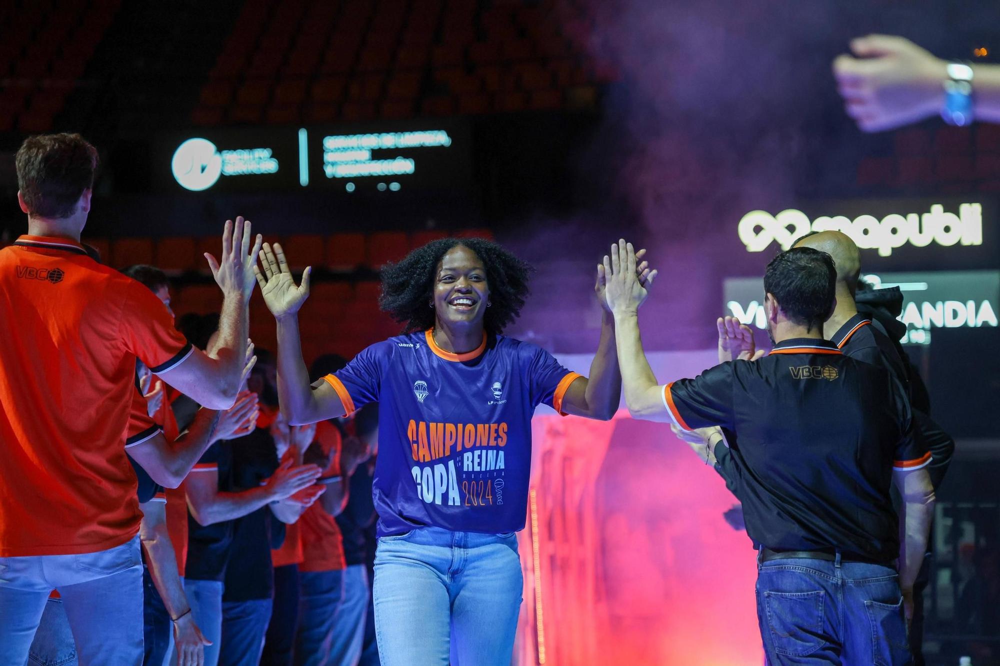 La fiesta llegó a la Fonteta: Así celebraron la Copa de la Reina