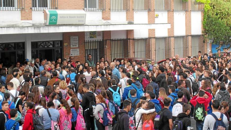 La comunidad educativa apoya al docente agredido por un padre