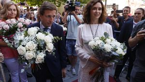 José Luis Martínez Almeida e Isabel Díaz Ayuso en la ofrenda floral a la Virgen de la Paloma.
