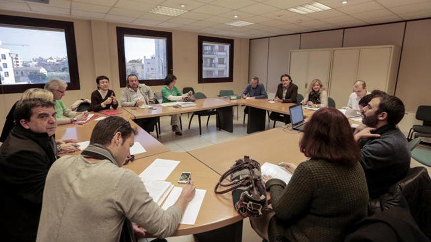 Mesa sectorial entre los sindicatos y la conselleria de Educación, ayer en Palma.