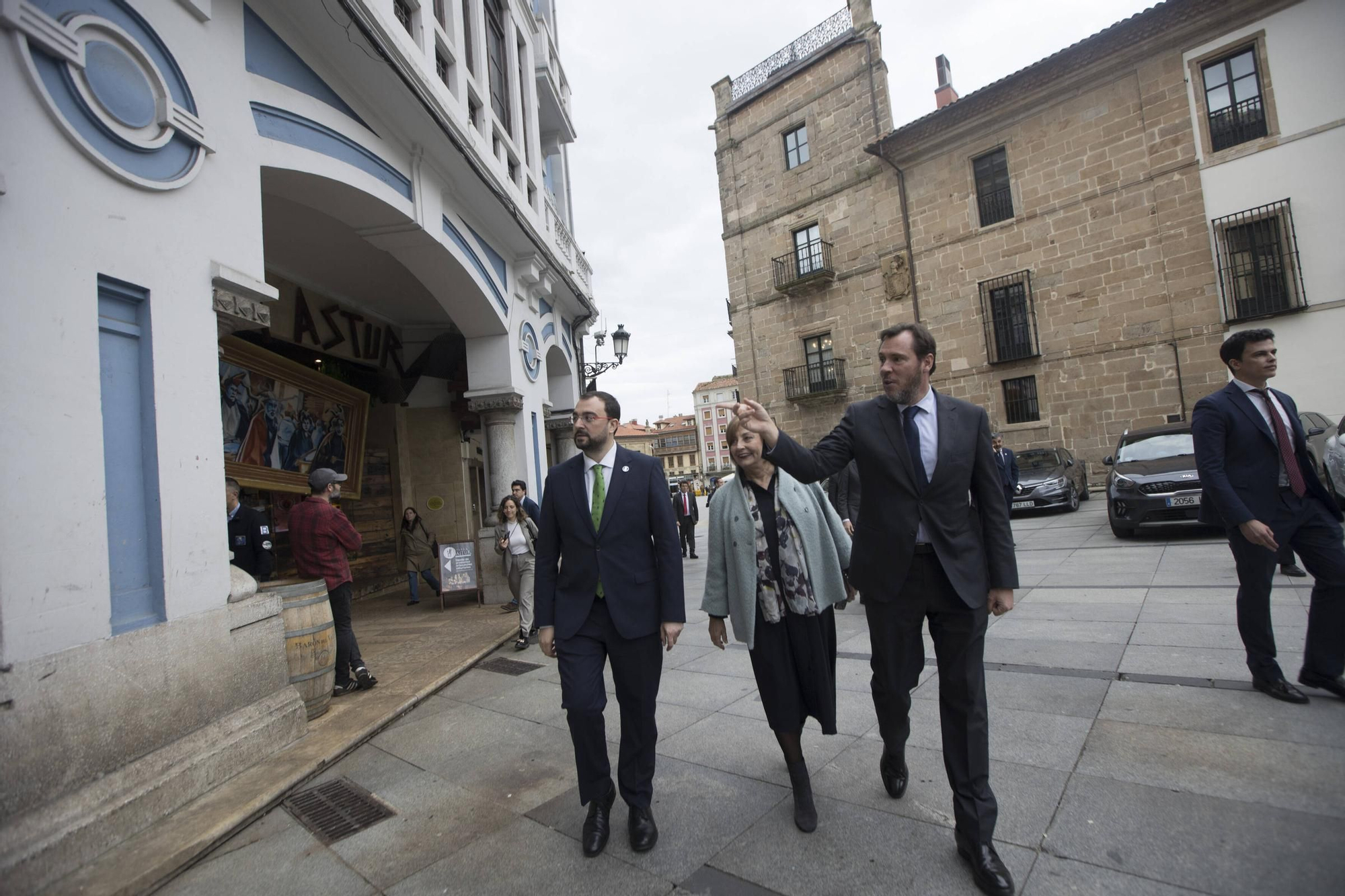 EN IMÁGENES: Así ha sido la visita a Avilés de Óscar Puente, ministro de Transportes y Movilidad Sostenible