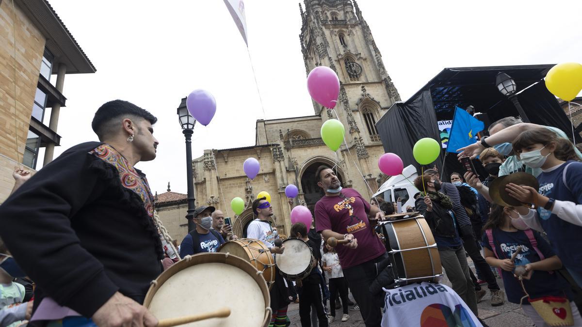 Los partidarios de la cooficialidad del asturiano se manifiestan en Oviedo