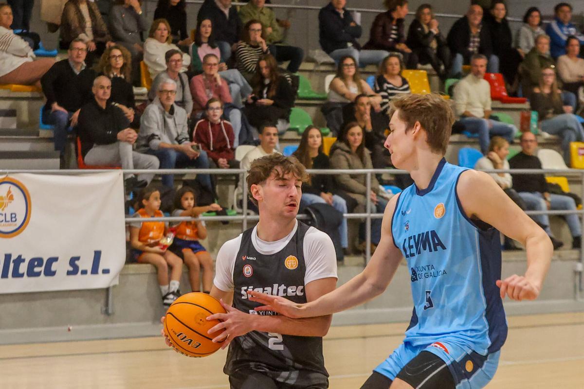 Una acción de Raúl Santórum ante el ucraniano Sytar.