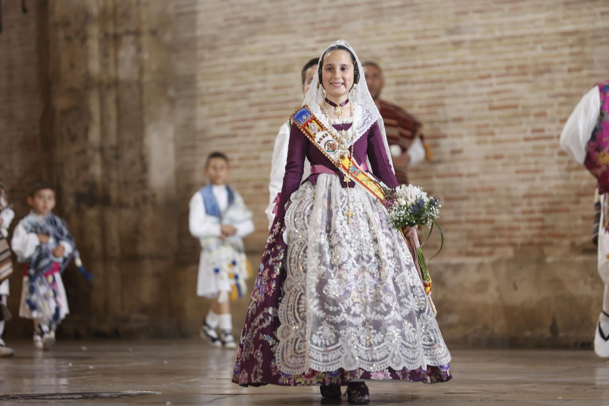 Ofrenda 2023 | Falleras Mayores e Infantiles de comisiones del 17 de Marzo (I)