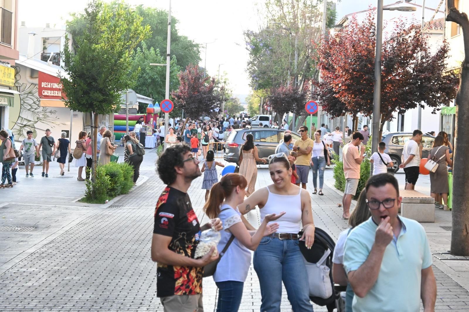 Puente Genil, Cabra y Baena celebran sus 'Noches de compras'