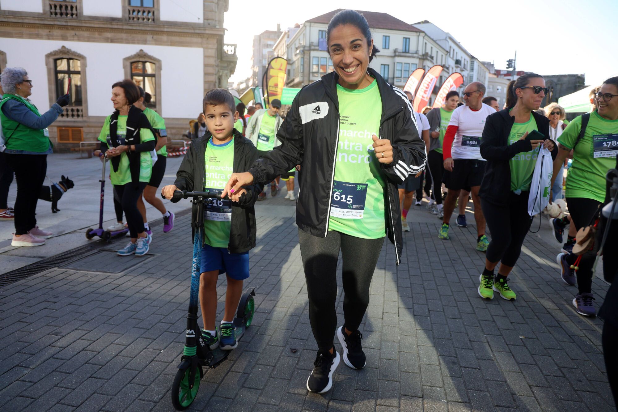 Dos mil setecientos participantes convirtieron la Marcha contra el cáncer de Pontevedra en la más multitudinaria de Galicia