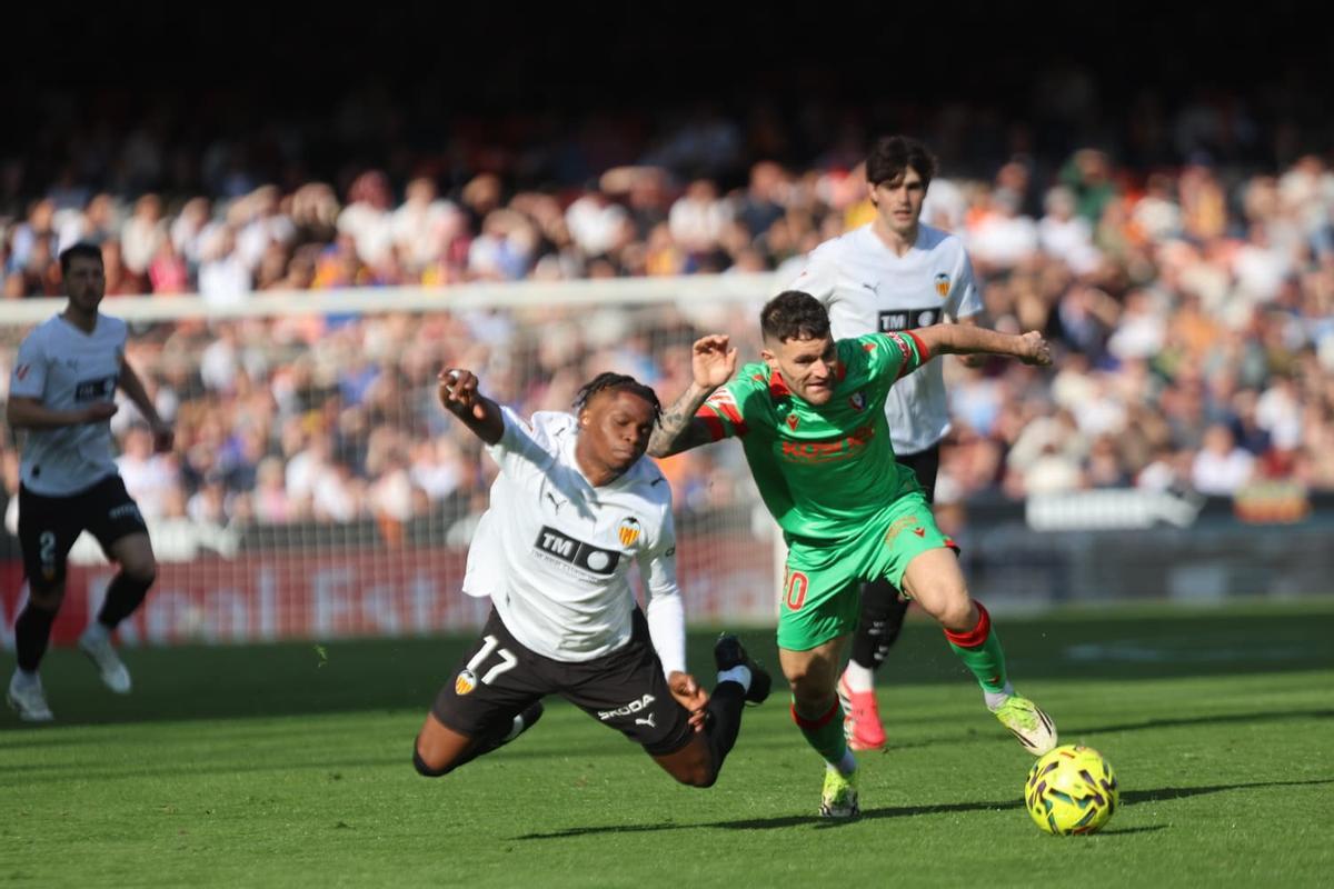 El Valencia CF suma tres puntos en Mestalla