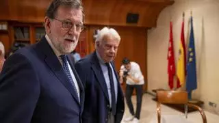 González y Rajoy cargan contra la ley de amnistía durante el homenaje a Victoria Prego