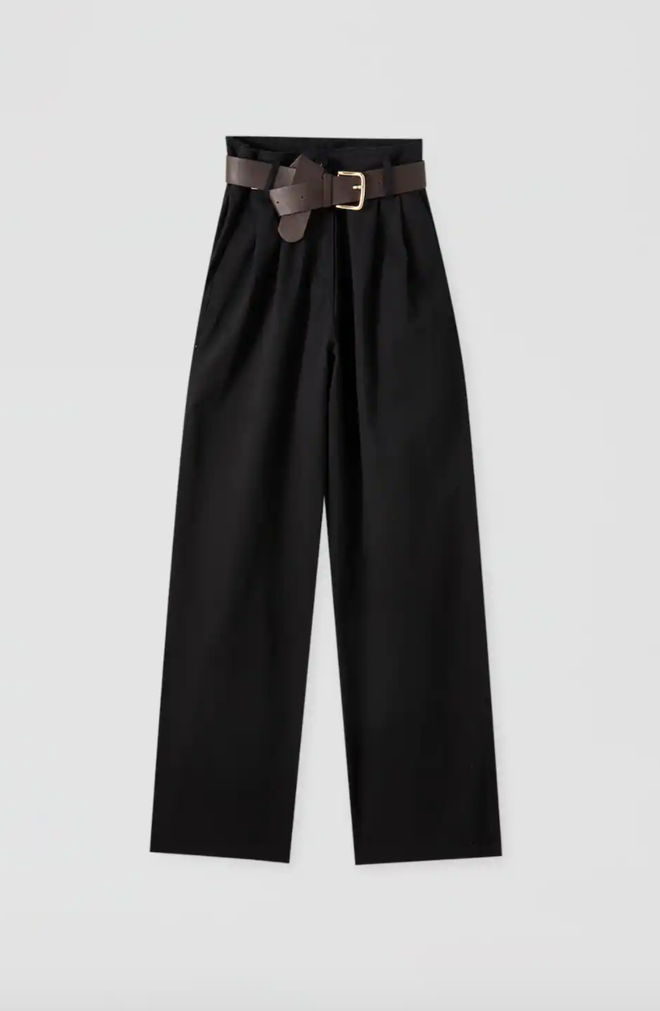 Pantalón de talle alto en color negro, de Pull&amp;Bear