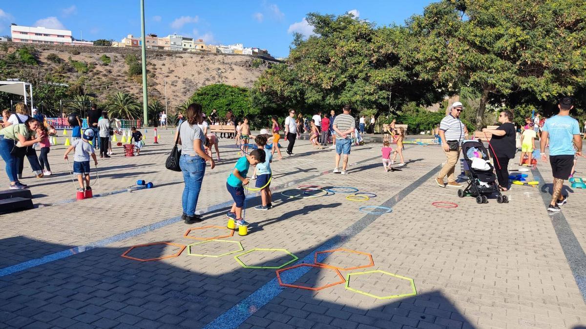 Imagen de archivo de actividades familiares en el parque de Las Rehoyas.