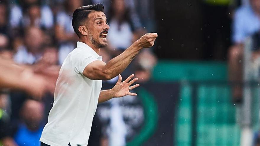 Rubén de la Barrera da instrucciones ayer en Castalia. |  // LOF