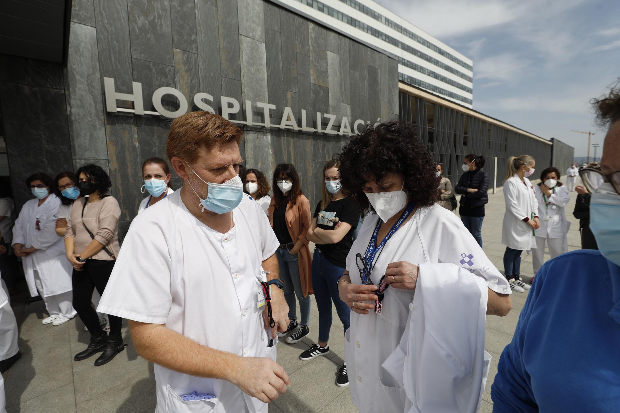 Homenaje de los sanitarios del HUCA a la compañera fallecida por covid