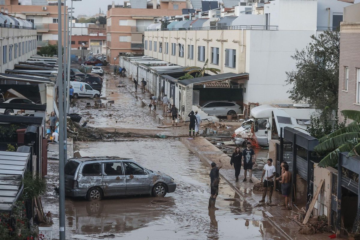 "Hem de reconsiderar la planificació dels nostres pobles per protegir-nos millor dels fenòmens meteorològics" "Hem de reconsiderar la planificació dels nostres pobles per protegir-nos millor dels fenòmens meteorològics"