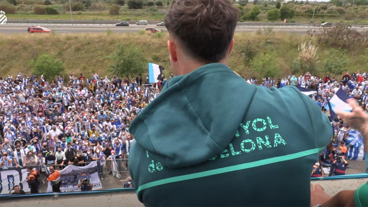 ¡Multitudinario recibimiento al Espanyol campeón!