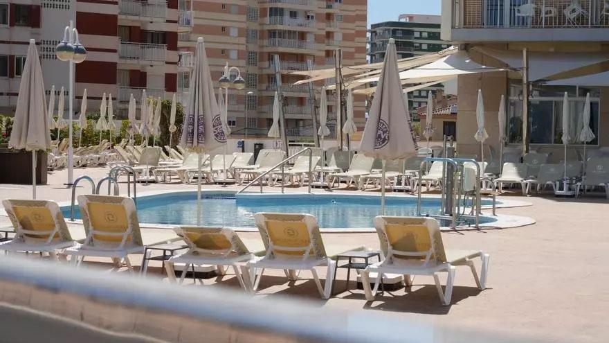 Muere un niño de San Sadurniño ahogado en la piscina de un hotel en Benicàssim