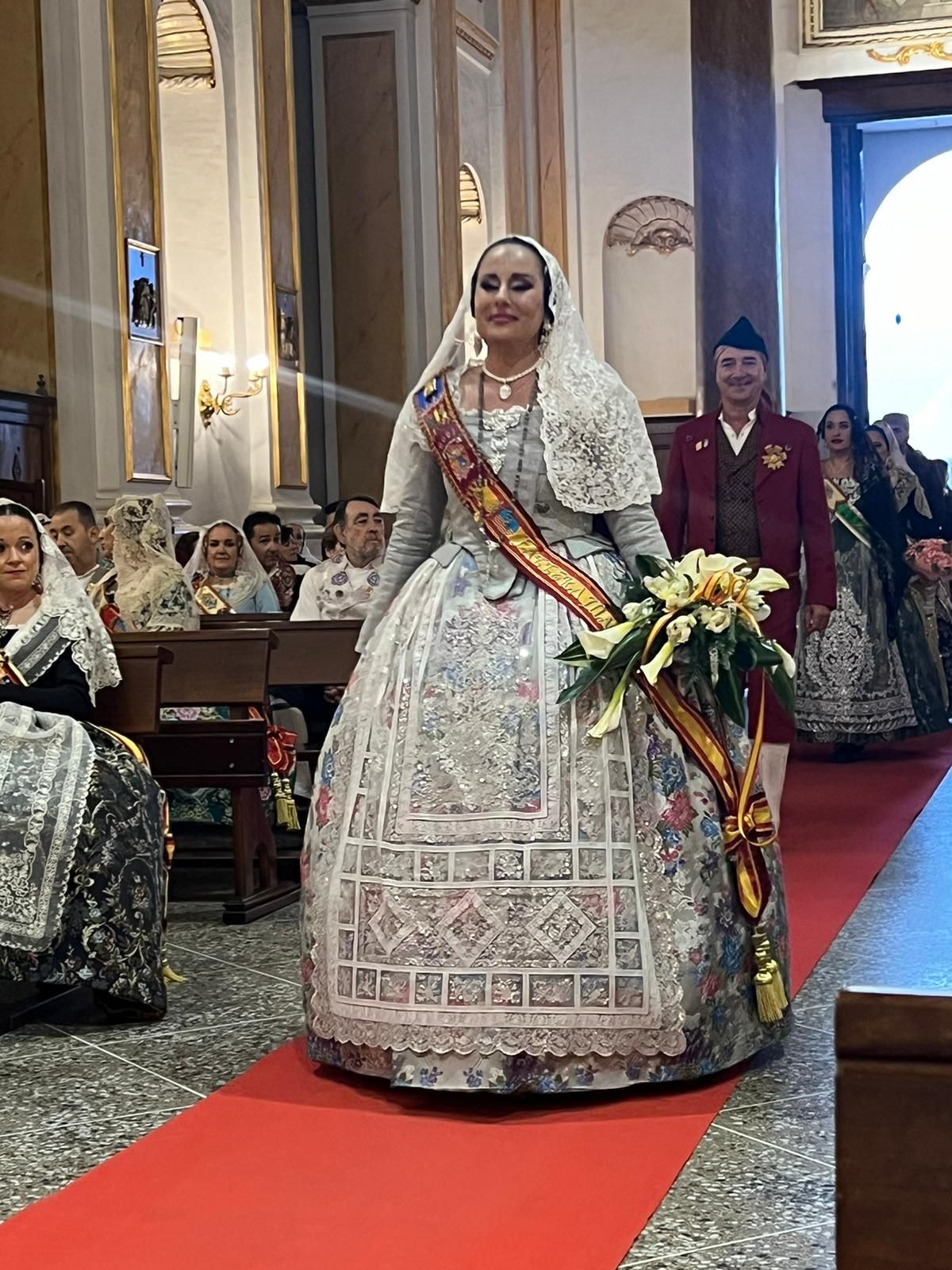 La ofrenda de Riba-roja de Túria llena de color las calles del municipio