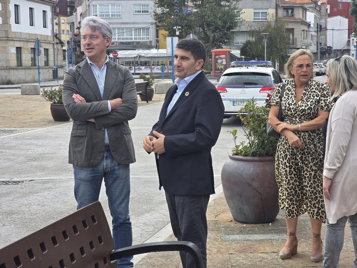 El alcalde de O Grove, en la zona de actuación.