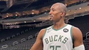 Serge Ibaka, de los Milwaukee Bucks