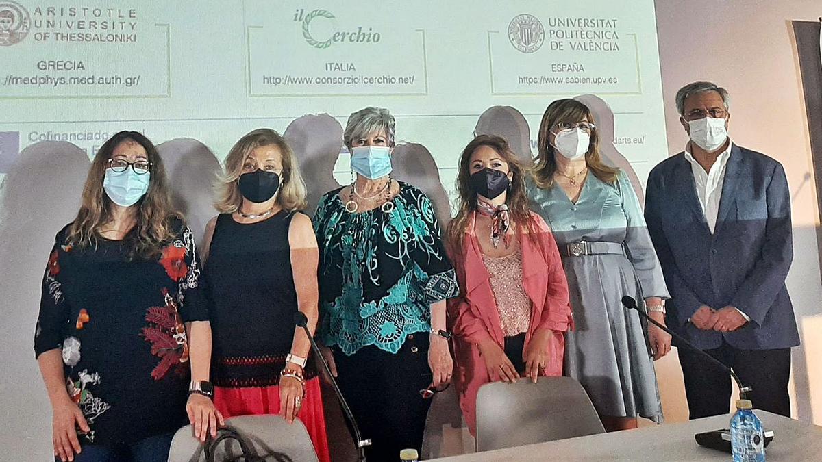 Soledad Corachán, Ana María Ruiz, Inmaculada Lidón, Mercedes Ríos, Rosa Redolat y José Botella. | LEVANTE-EMV