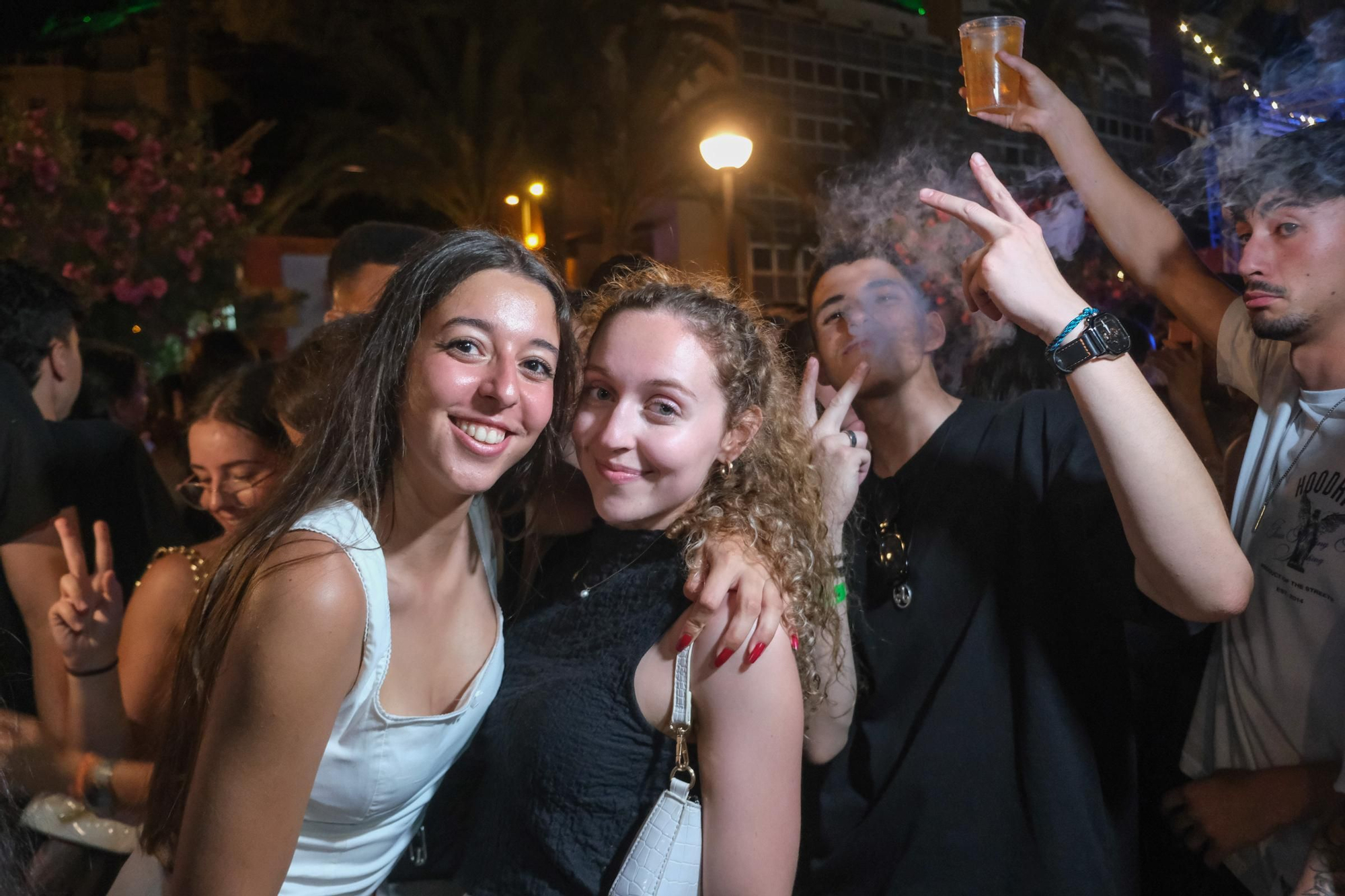 Galería de fotos: así es salir de fiestas en Hogueras de Alicante