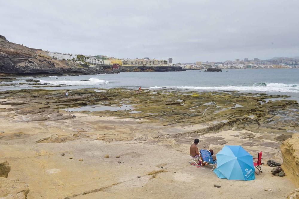 Cerrada la playa de El Confital por un vertido fecal