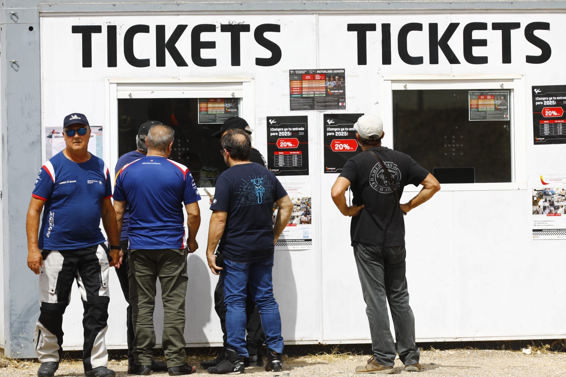 En imágenes | El público vuelve a disfrutar de los mejores motociclistas del mundo en Motorland